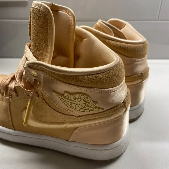 Jordan 1 Season of Her: Ice Peach (Women’s) - Picture 2 of 6